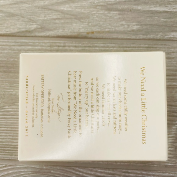 Hallmark Christmas ornament 2011 We Need A Little Christmas snowman family of 4 - Picture 4 of 11